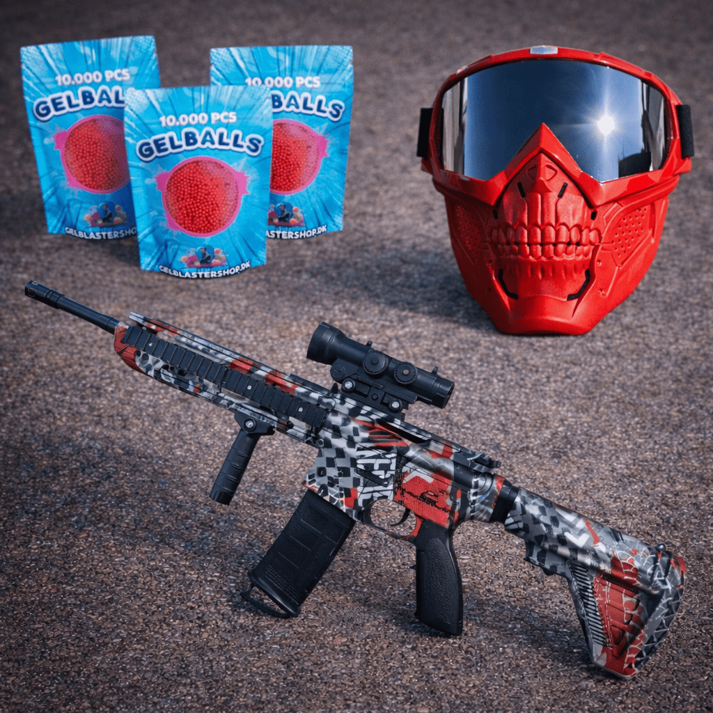 Silverstrike x4 Gel Blaster Set med en blaster, gelkugler og en rød hjelm i stilfuldt design.