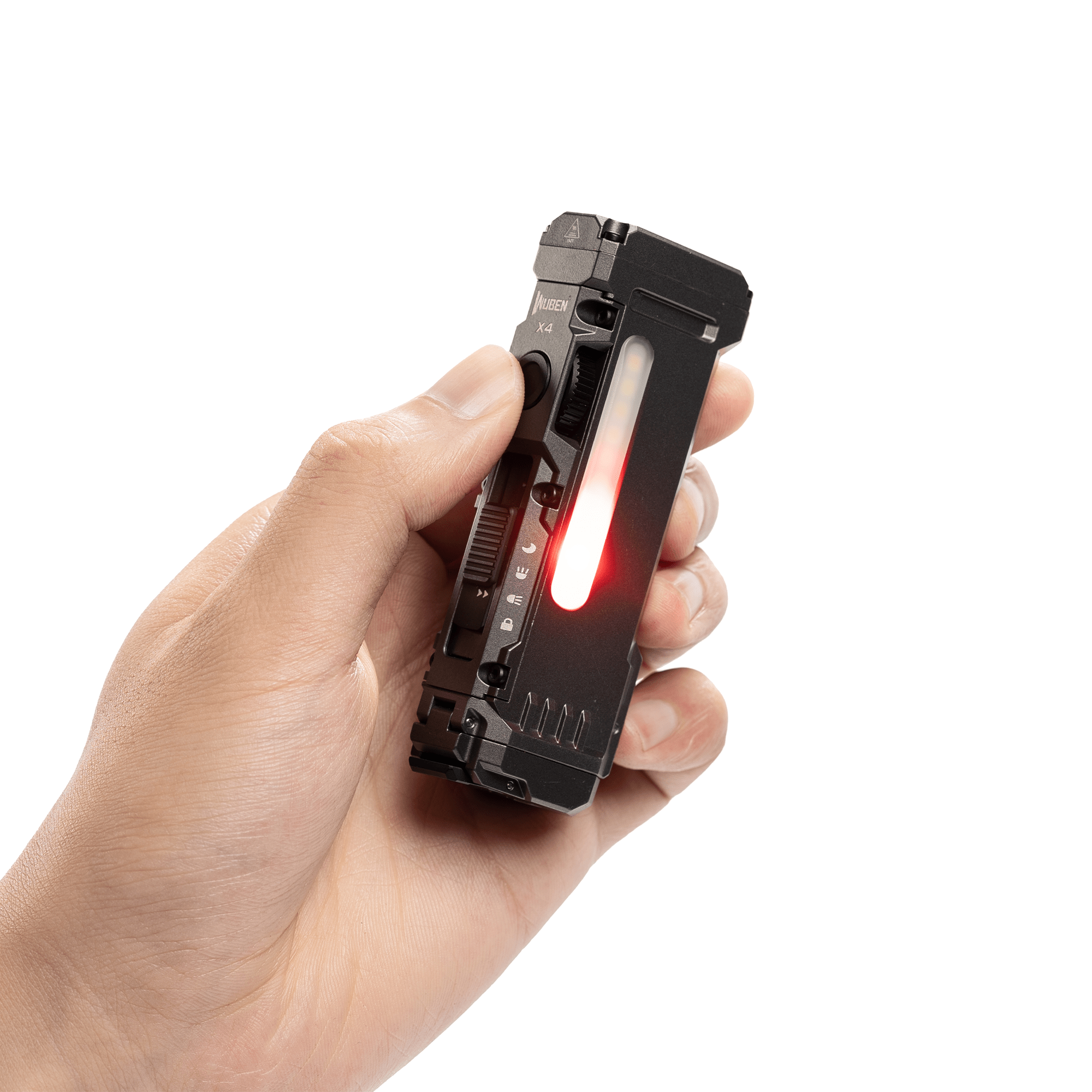 Hånd, der holder WUBEN X4 lommelygte 1500 lumen med rødt lys, genopladelig og kompakt design.
